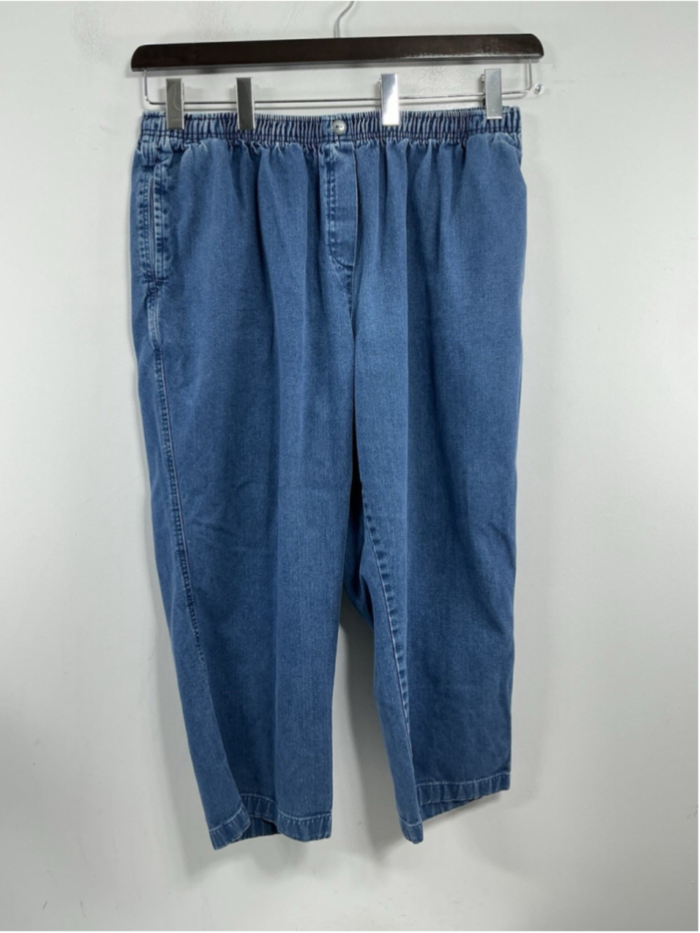 Womans Excellent Condition Womans Within Pull On Cropped Blue Jeans Size 24 W